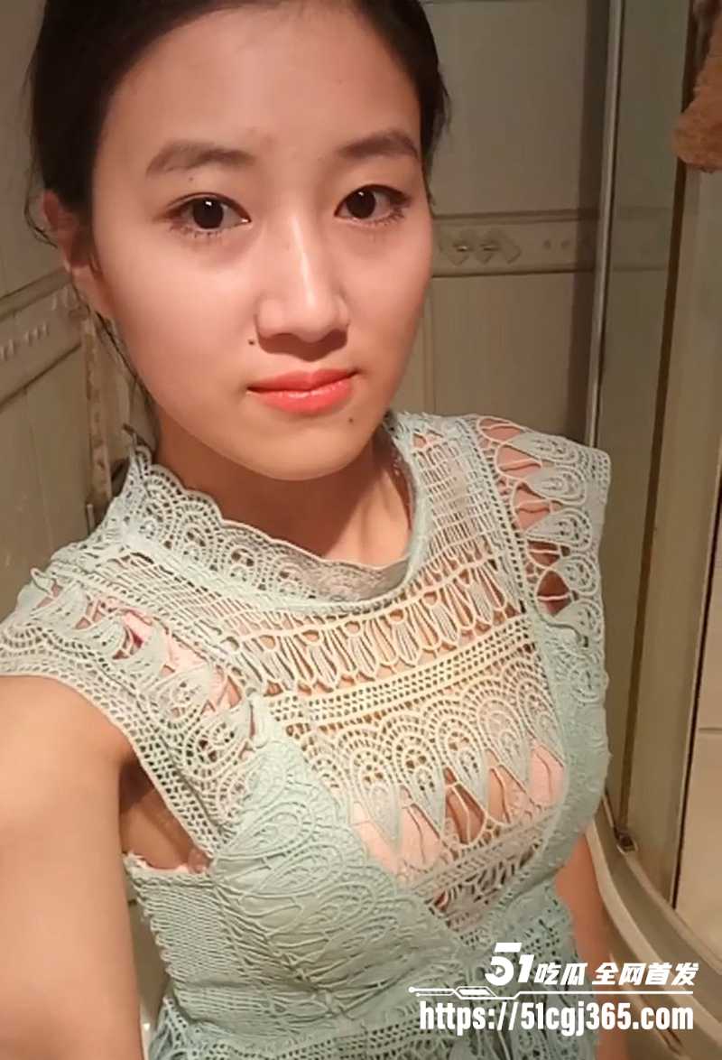 巨乳美少妇裸贷视频泄露！把抵押视频当自慰教学拍 水蓝色透奶裙超性感 玩跳蛋插穴狂炫技 竟性奋喷尿！