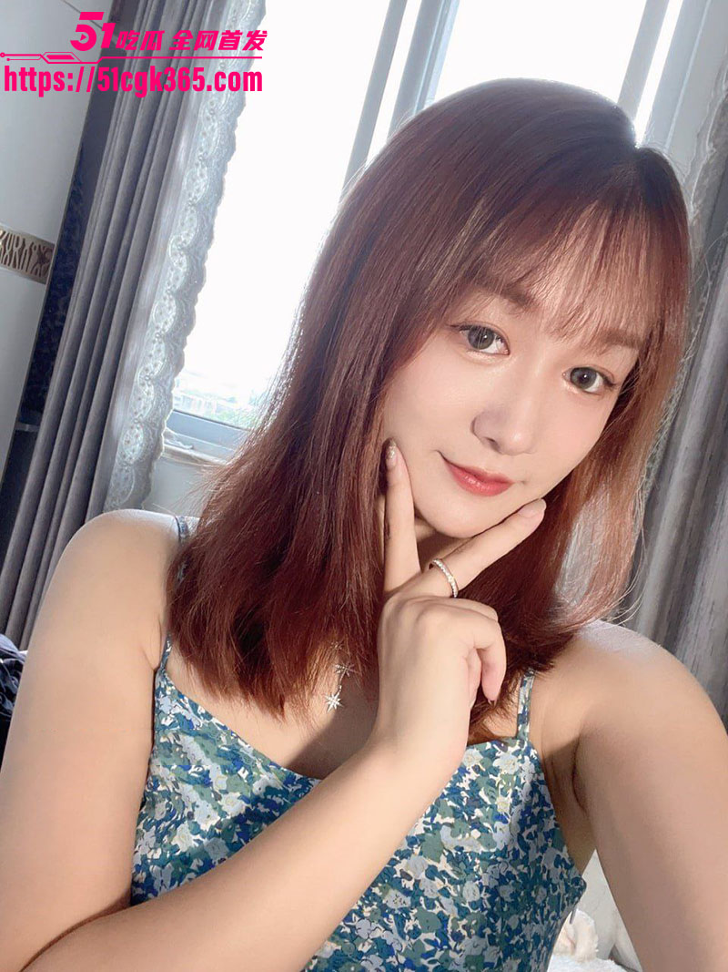 安徽女教师 崔欣丽 偷情学生家长被怒爆私密视频 深喉口交掰逼特写 反差教师黑洞深不可测！