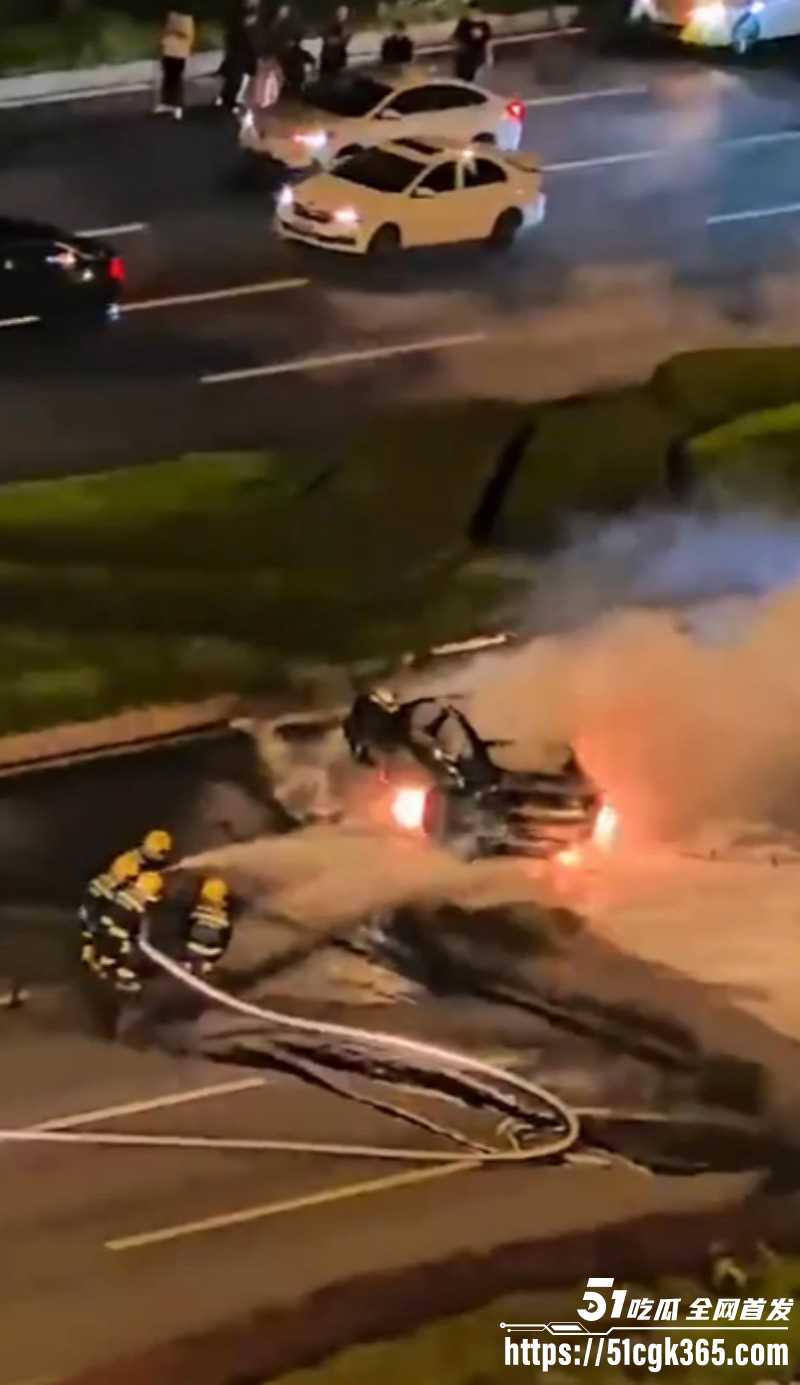 成都天府大道小米su7车祸烧人07
