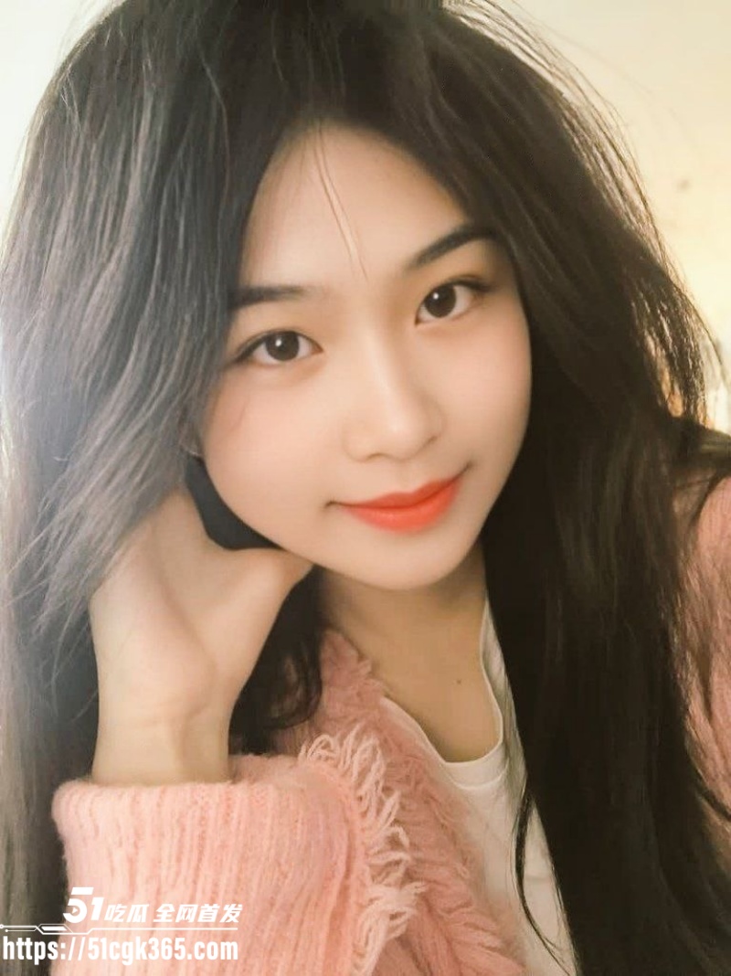 上海反差学生妹 李斯婷 表面清纯女神实则风骚母狗 白虎骚穴自慰猛插 白浆直流！