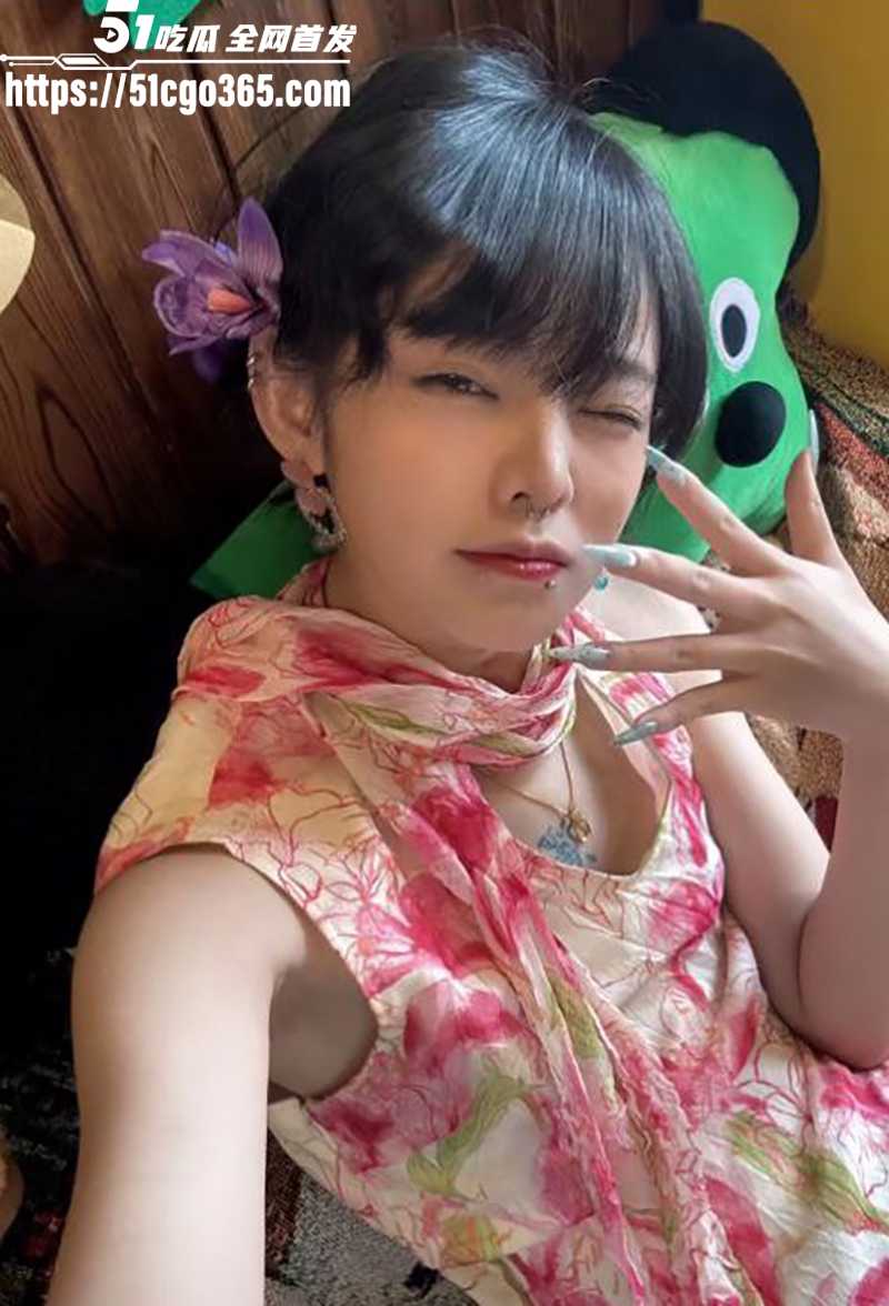 武汉洪山区龙华学院婊子陈雯晶约炮视频流出5拷贝