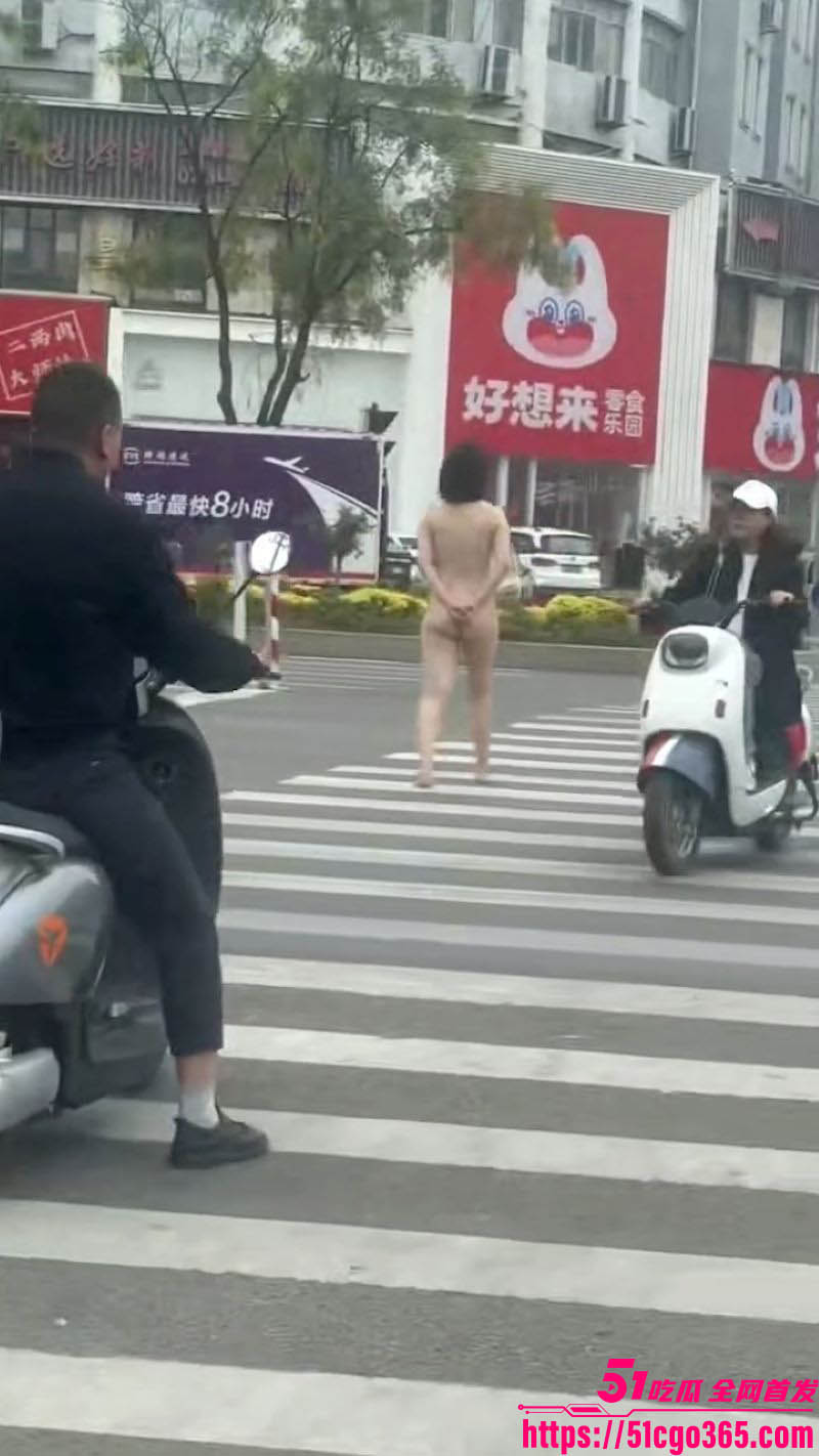 河南商丘神火大道八一路裸体惊魂 4