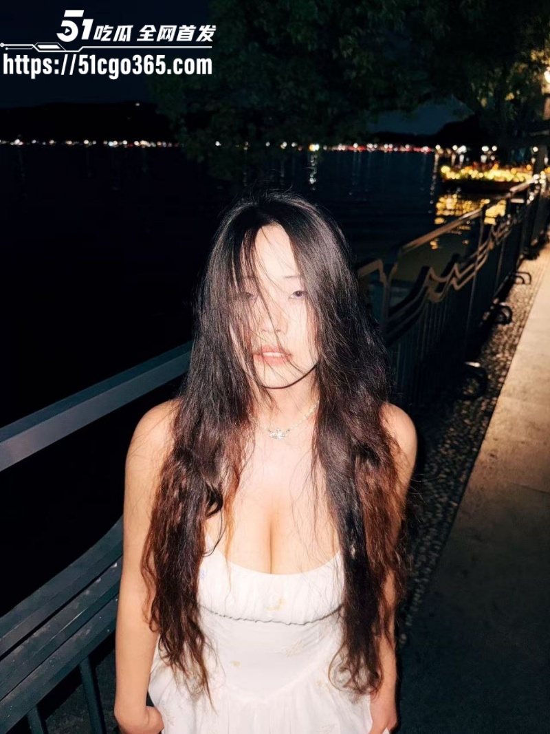 山东青岛 林艺璇 性爱视频被男友曝光 女上位骑乘榨精 嫩穴狂骑大屌高潮浪叫 内射中出粉嫩蜜穴！