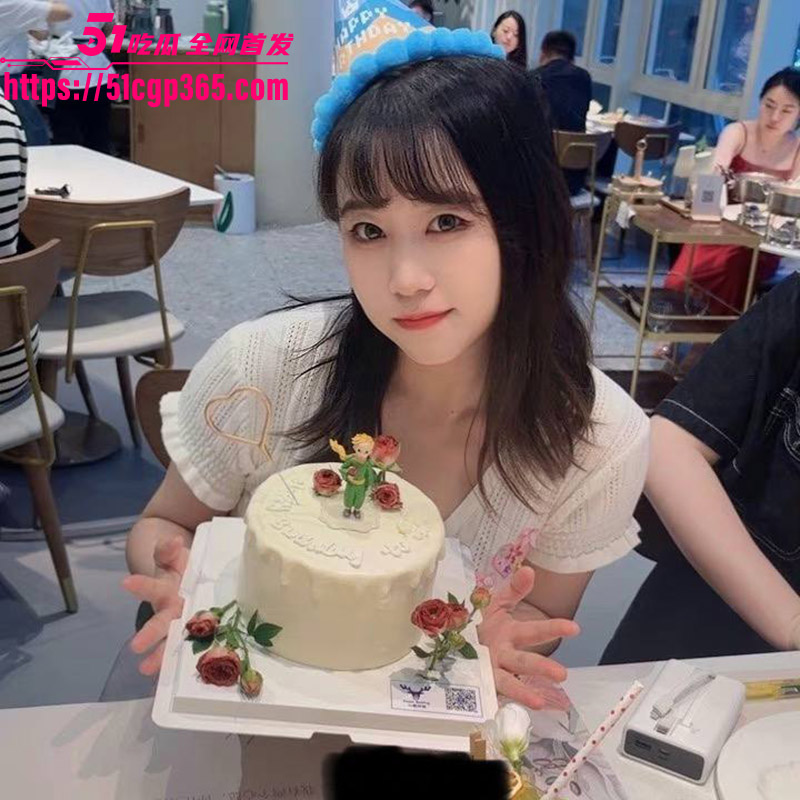 山东邹城 马晨阳 清纯邻家小仙女 为炮友展示无毛小穴和酥胸 娇嫩身躯令人沉迷其中!