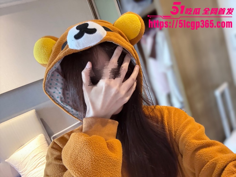 高人气清纯女神 小小绘 大尺度福利合集 粉嫩美乳大长腿 一线天白虎嫩穴一览无遗 诱惑感爆表！