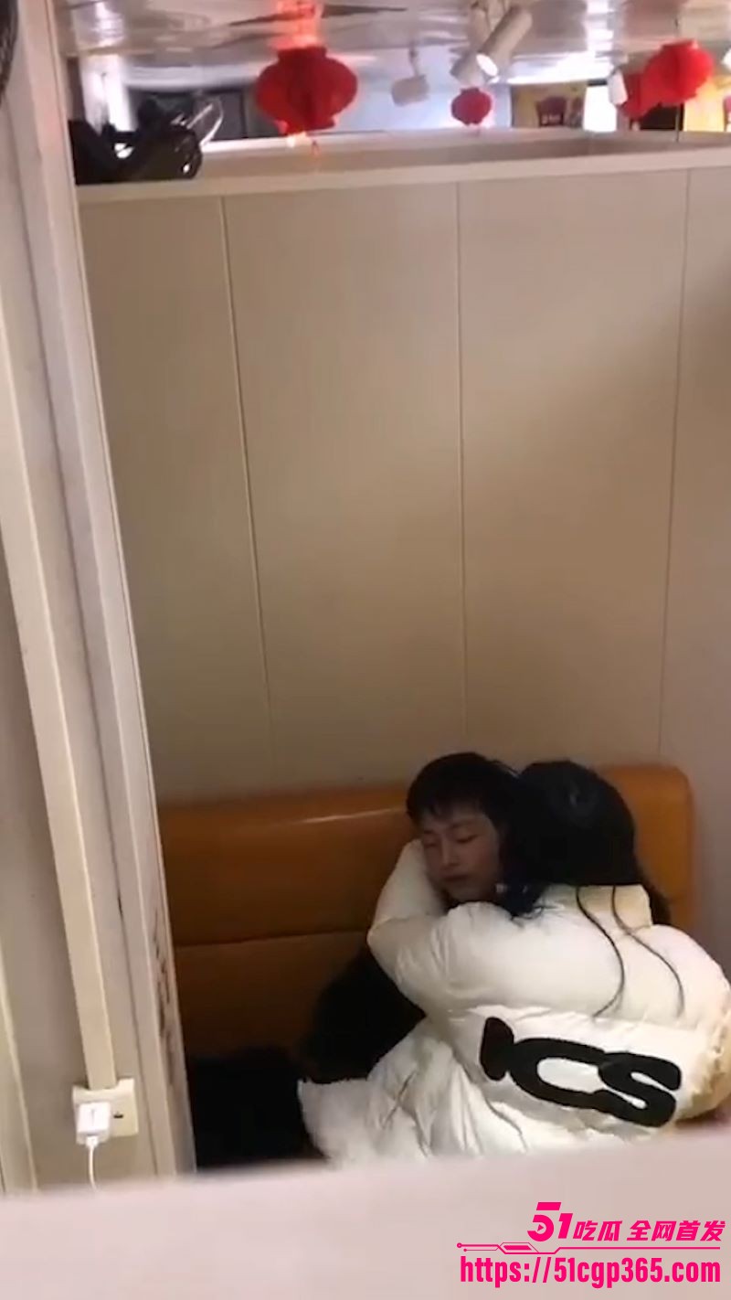 餐厅包间小情侣上演活春宫 4