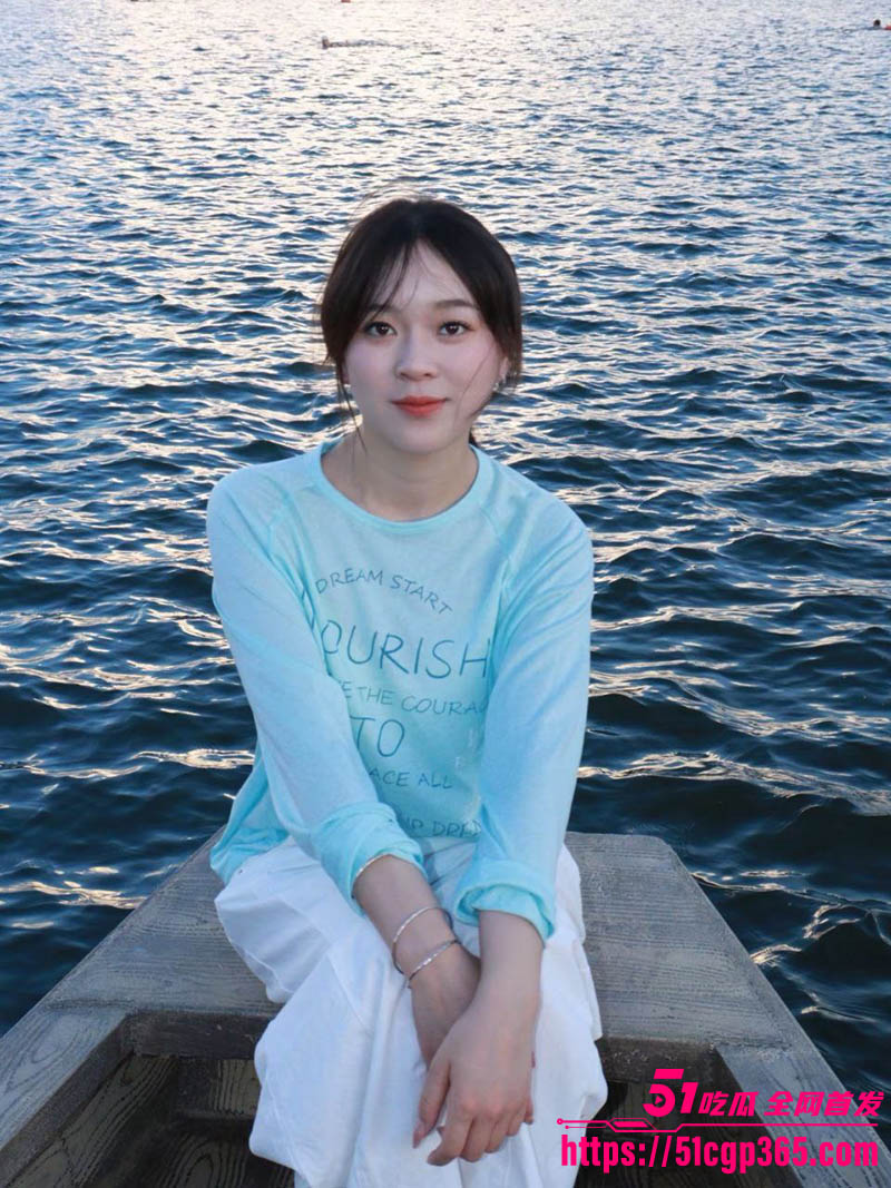浙江师大甜妹 张宇轩 羞涩吃鸡画面曝光 顶级眼镜反差婊口爆颜射 满嘴灌满浓精骚态尽显！