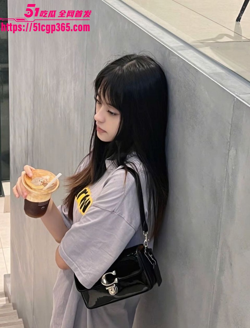 江西景德镇小夫妻性爱视频泄露 各种丝袜诱惑十足 牵着狗链后入爆操 臀浪翻涌呻吟不断！