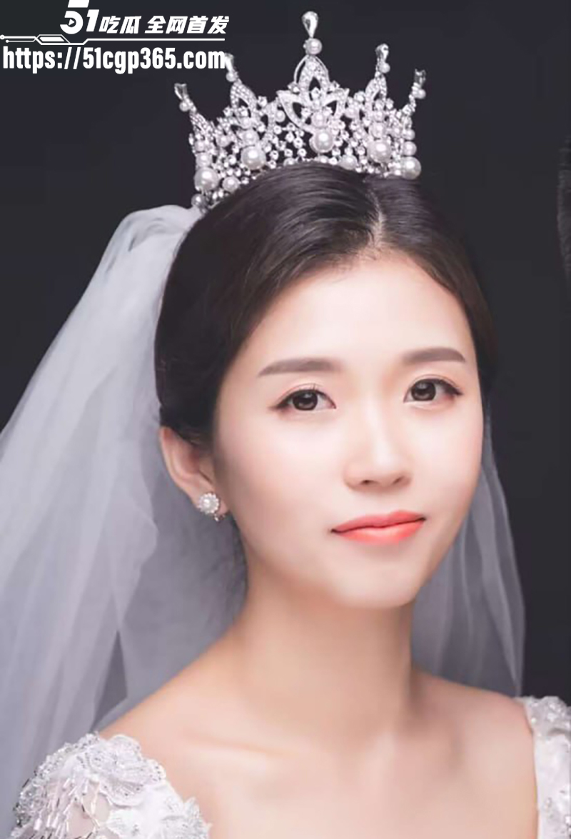 广州中大医院护士人妻 吴晓敏 扮淫狗摇臀求炮友猛干 脸穴同框玩花式性爱 被老公抓包淫态全网共赏！