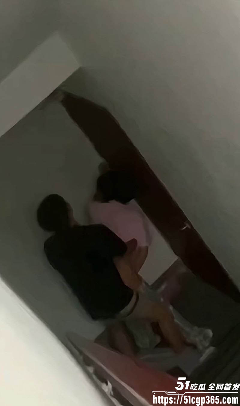 浙江海洋大学图书馆小情侣惊险互动 2