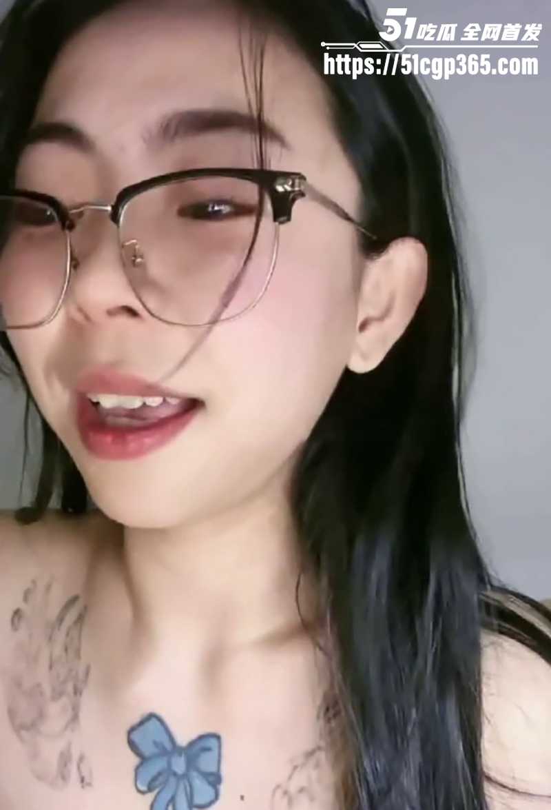 网红纹身师妮妮一对一付费视频流出 2 拷贝
