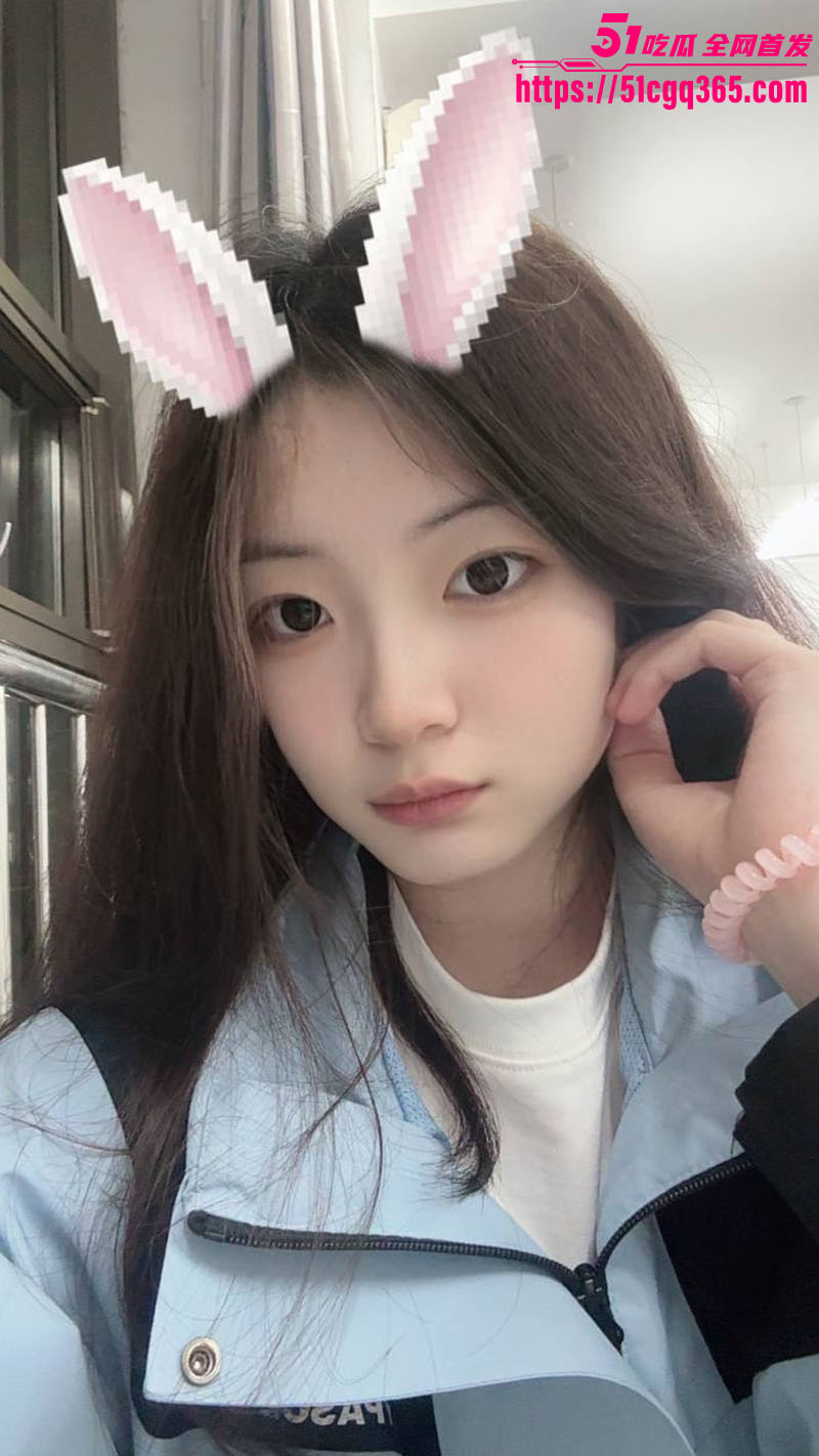北京小母狗 张霓裳 被金主调教爆操 红色情趣内衣撩人 深喉口交骑乘后入 任金主肆意玩弄！