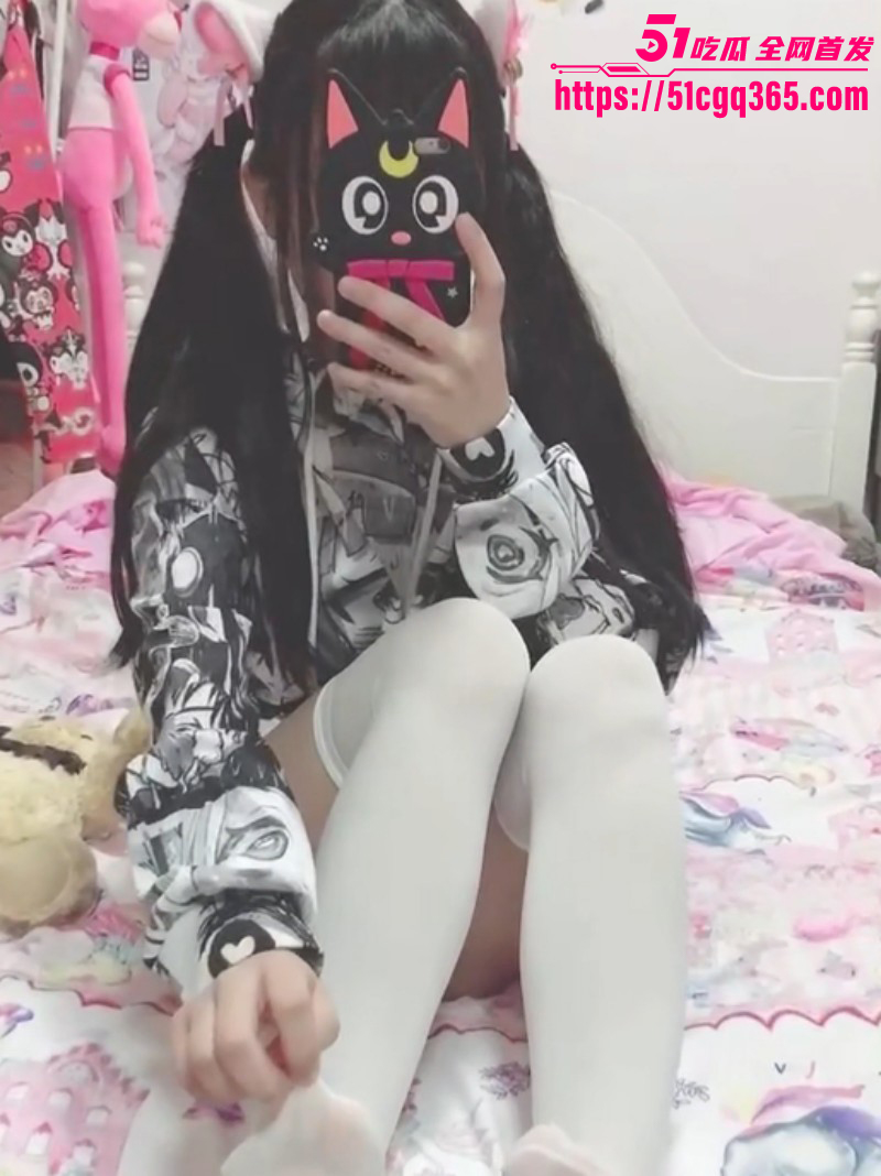 超嫩白虎萝莉 狗狗酱 化身白丝双马尾女仆 对镜抠穴上演致命诱惑 雪白胴体妩媚动人！