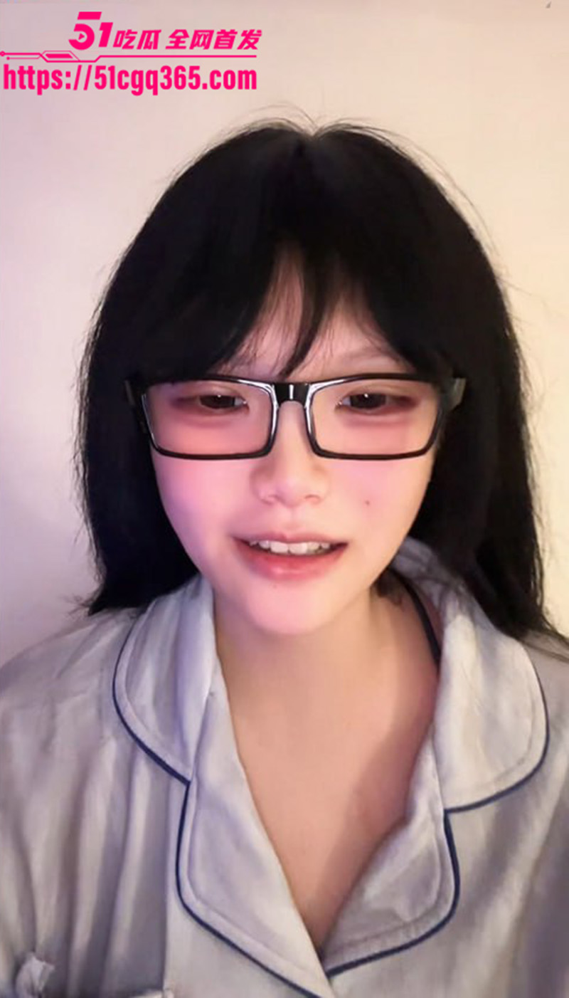抖音网红 礼大王 大尺度私密视频流出 花臂花腿逆天豪乳 多种道具轮番猛桶嫩穴 阿黑颜淫荡自慰高潮喷射！