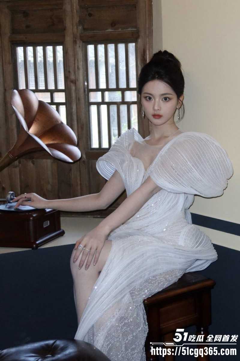 新晋女星杨超越早期被迷奸视频02
