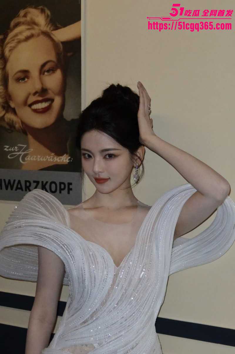 新晋女星杨超越早期被迷奸视频07