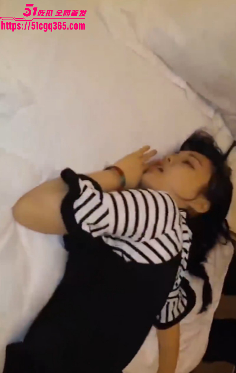 新晋女星杨超越早期被迷奸视频017