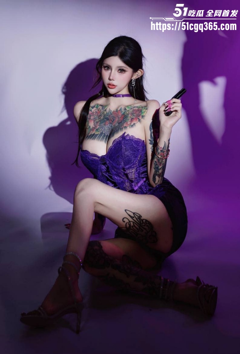 推特高颜值巨乳符文战士 蜜豆 10月新作 跪地给金主爸爸舔屌 性癖大开滴蜡爆操！