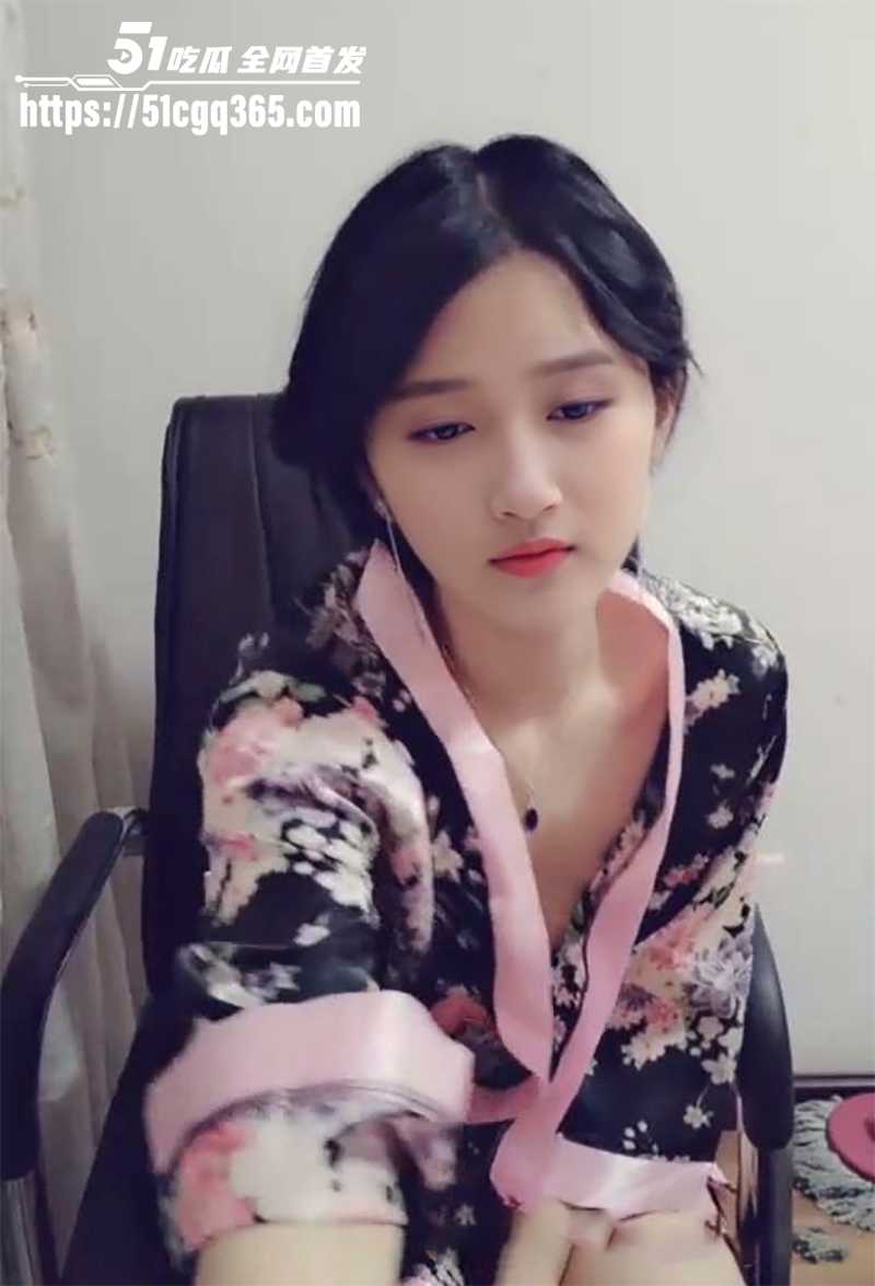 顶流女星 关晓彤 AI换脸淫作流出 M腿大开直播自慰 假屌深刺茂密嫩穴 鹿晗专属今夜共享！