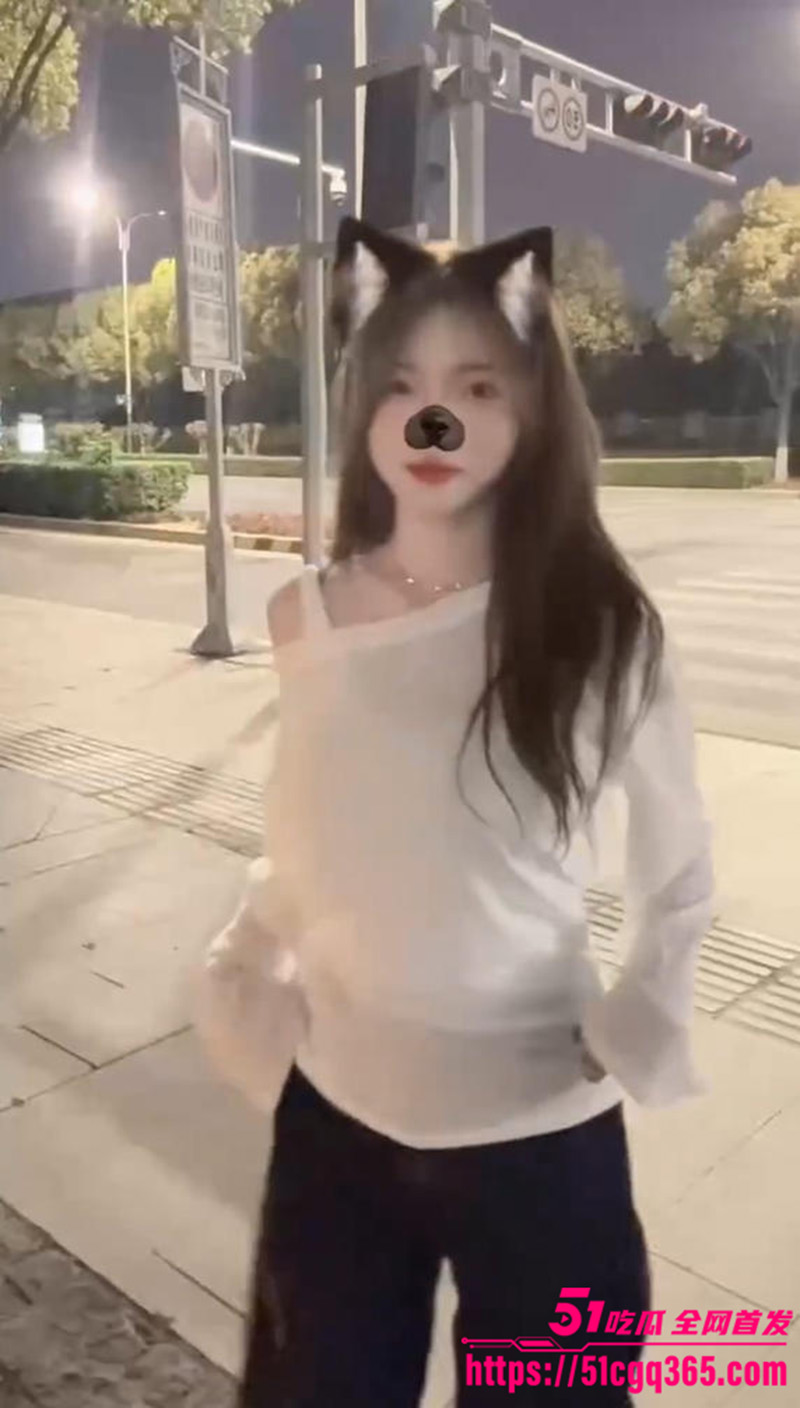 天津精神小妹 李美娜 被金主调教视频流出 狗链牵引口交深喉 反差母狗骚气爆棚！