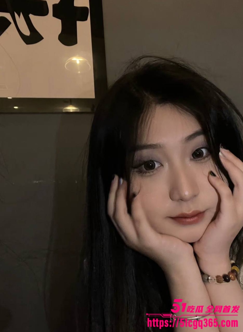 西南昌豫章师范学院骚货 张嘉雯 不雅视频曝光 跳蛋震颤蜜穴淫水流淌 狗链牵引后入猛操！