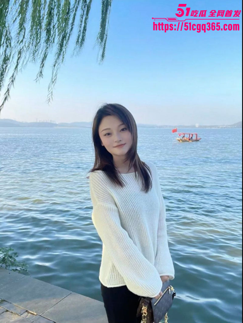 湖北恩施医院药剂师丁在春 已婚小少妇约炮被调教成极品母狗 道具调情淫水四溢 口交后入反差感拉满！
