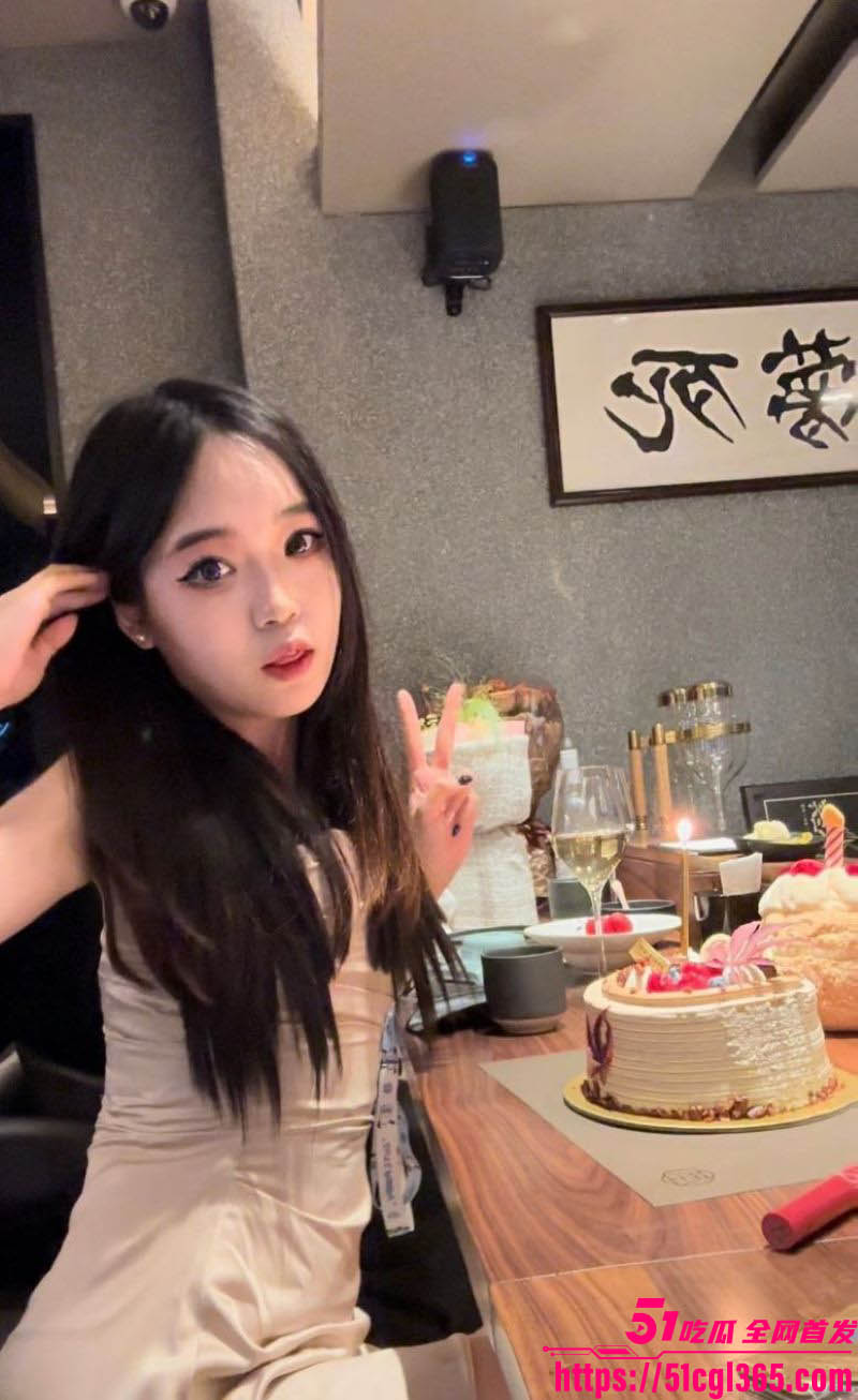极品女大学生 雷思瑶 啪啪视频流出 大屌震动棒双插嫩逼 女上位打桩揉阴蒂喷汁 男友伺候欲火焚身！