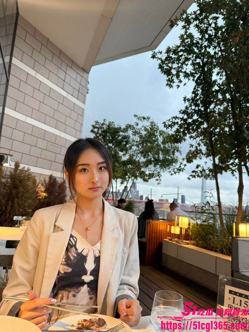 浙江金华反差母狗 王语霏 不雅啊视频曝光 蒙眼口交深喉 黑丝翘臀被后入爆操 骚货浪叫伺候金主爽翻天！