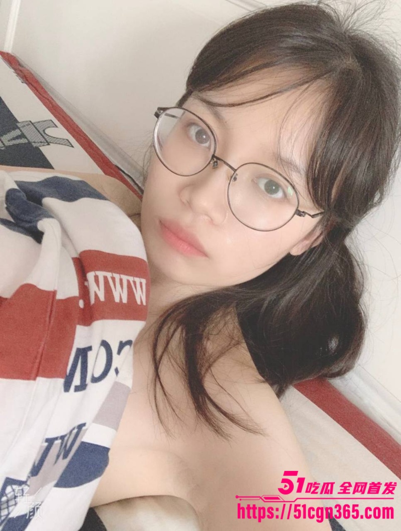 暴露癖贫乳嫩妹 黄佳佳 私密自拍流出 女上骑乘跨坐大屌狂摇 鲍鱼吞吐打桩猛插 妥妥的反差母狗！