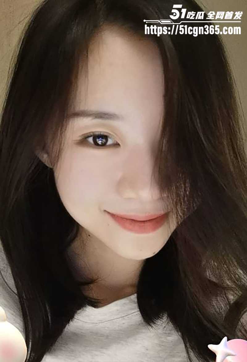 真实情侣露脸淫片 古典极品小女友情趣装与男友激情做爱 上位骑乘疯狂摆臀 被扛腿爆操表情超淫！