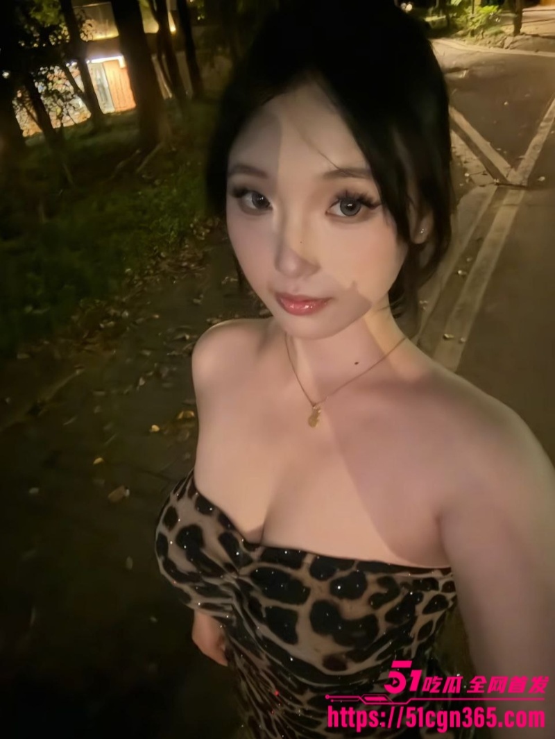 广西桂林精神小妹 冯诗瑶 做爱视频流出 黑丝连体服裹身勾勒完美曲线 口交吞屌多体位激情爆操白浆流淌！