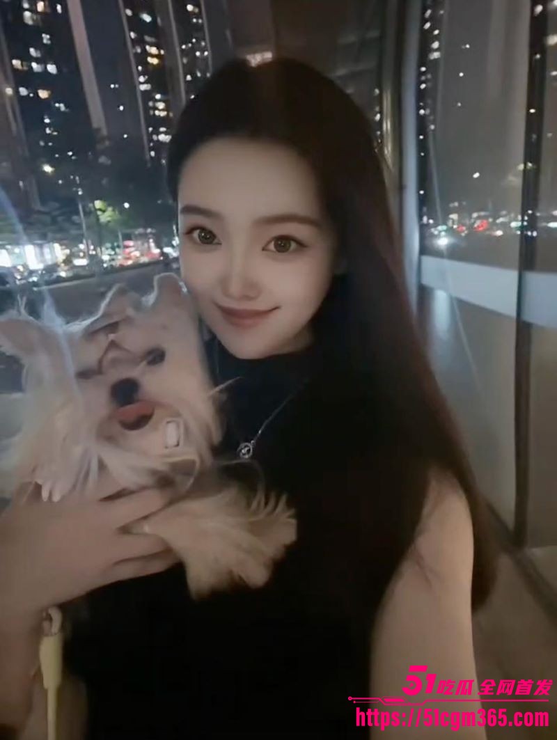 极品小仙女 朋友圈自曝酒后与已婚朋友3P狂欢 双洞齐开彻底操废 第二天竟相约继续群P 聊天记录无比辣眼！