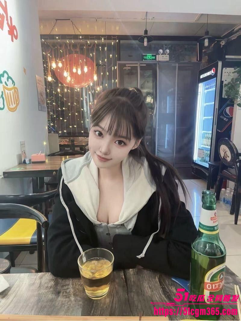 高颜值小姐姐喝酒被灌后酒店3P狂欢 5