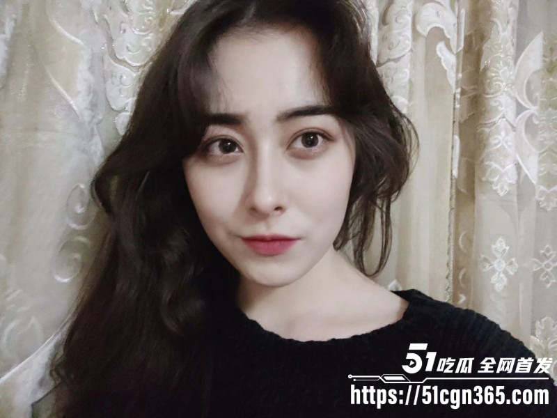 北京美女研究生 Elee 恋爱期间痴迷约炮 投怀送抱出轨大屌洋人被抓包 男友愤怒曝光性爱视频！
