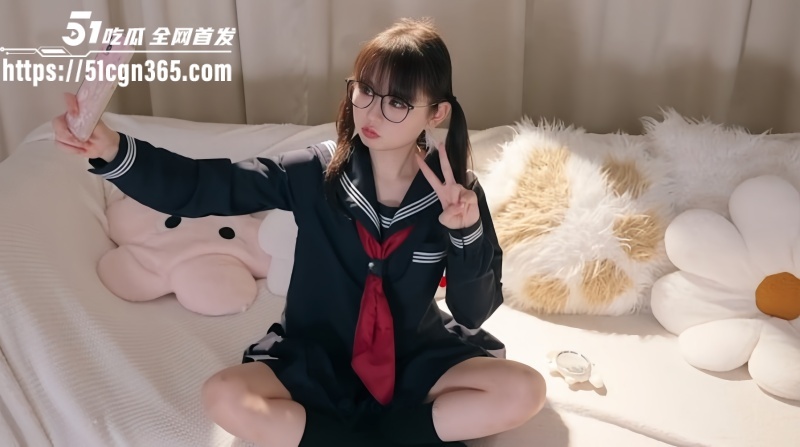 超清纯萝莉 幼水铃衣 最新大尺度写真拍摄 校服装双马尾黑眼镜框 各种擦边诱惑 简直是清纯天花板！