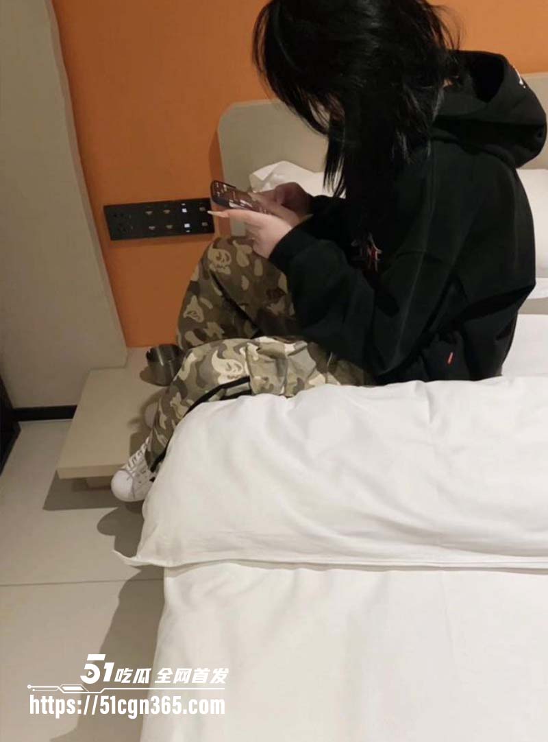 海角大神和亲侄女的真实叙事 侄女来大姨妈也要硬怼 安全期无套内射 内心愧疚不已