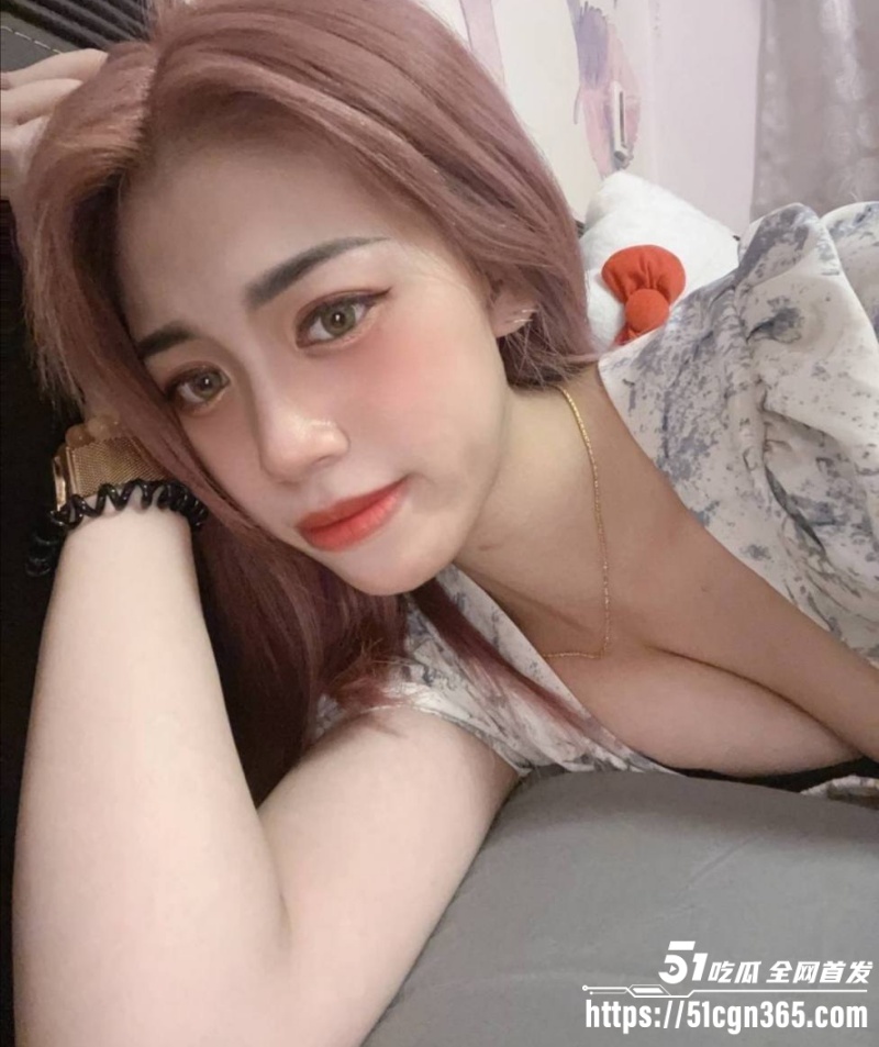 高颜值大奶人妻与老公做爱视频曝光 无套爆操肥嫩白虎 丰满巨乳在激烈撞击下摇晃不断！