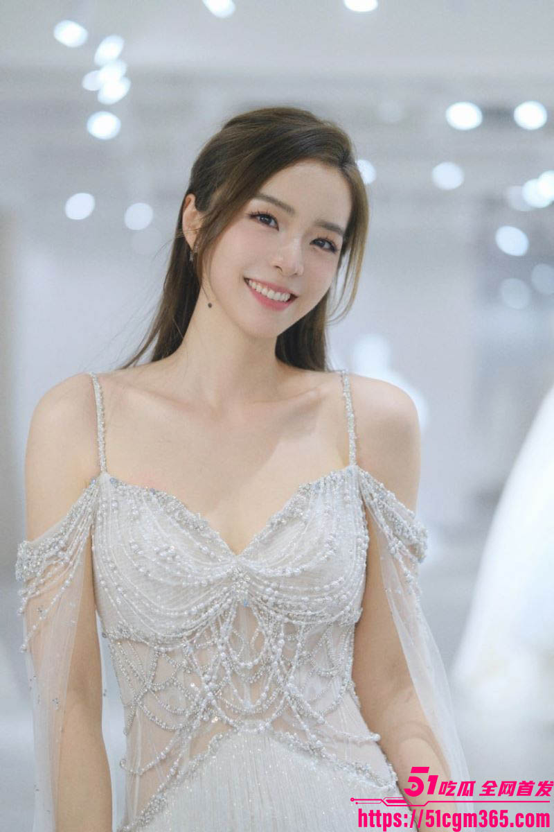 电竞女神余霜婚纱照和AI换脸视频曝光 4