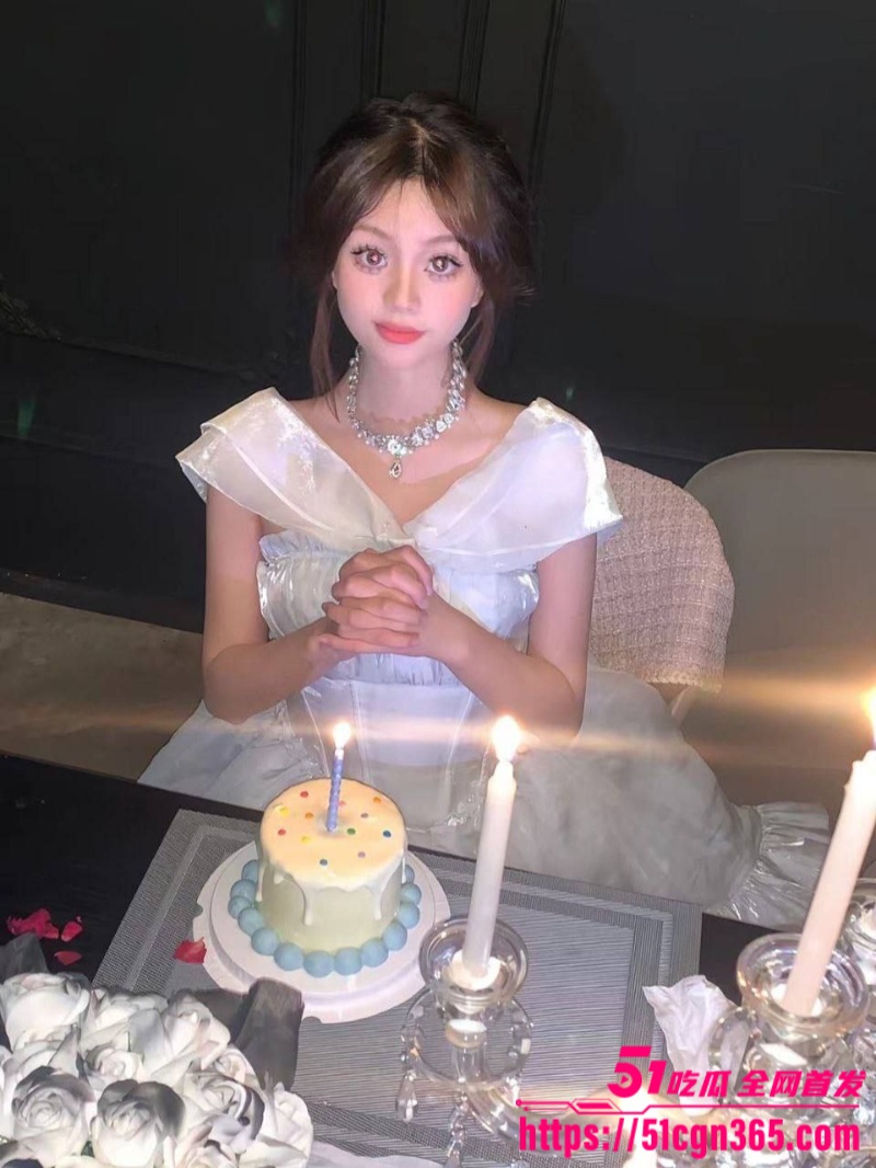 富二代约炮大神 fkabuto 约炮广州可爱少女 双指扣穴淫水四溢 按头口交 无套后入猛操爽到腿抖！