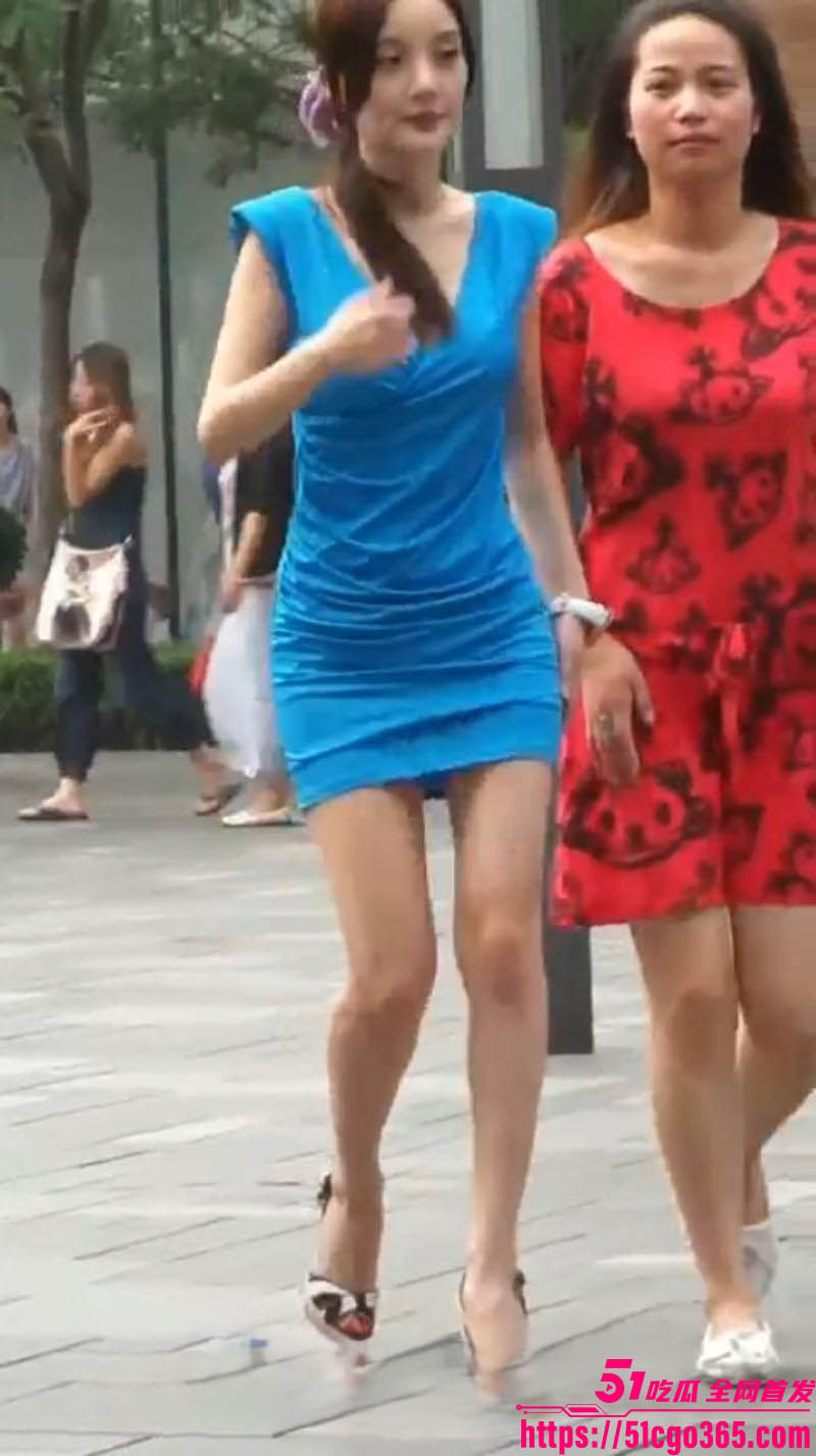 狠人大神抄底偷拍李小璐 2