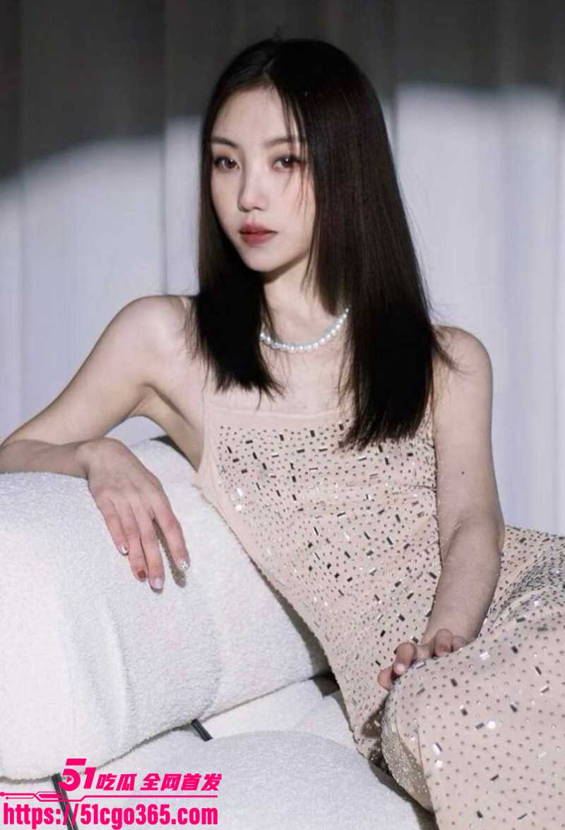 山西大同美少女 张梦澜 坐宝马玩车震钟爱深喉 口技超绝似东莞遗珠 露脸舔弄表情淫迷 坐实反差母狗骚名！