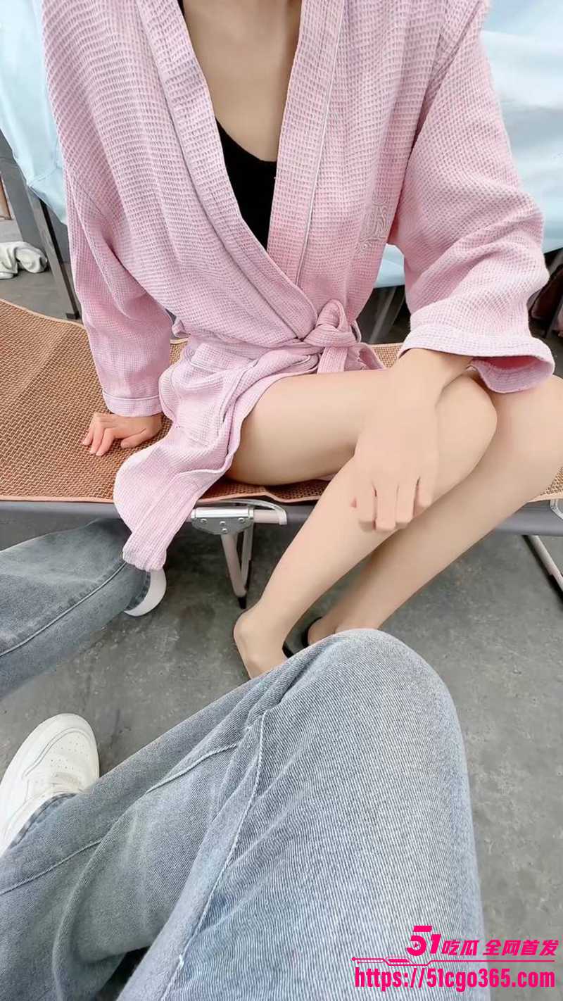 51原创小姨子的秘密 姐夫在阳台为小姨子按摩扣逼 回到房间沙发上爆操 爽得小姨子一直喊着射里面！