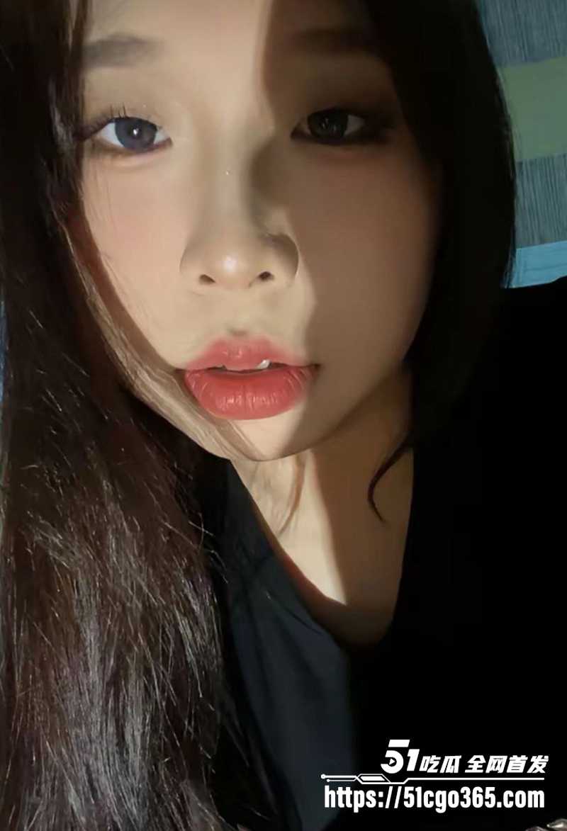 山东德州小情侣 不雅视频流出 大奶女友脸穴同框榨精 怼骚穴拍特写魅惑求欢 黑丝M腿玩无套 纯纯勾魂榨汁机！
