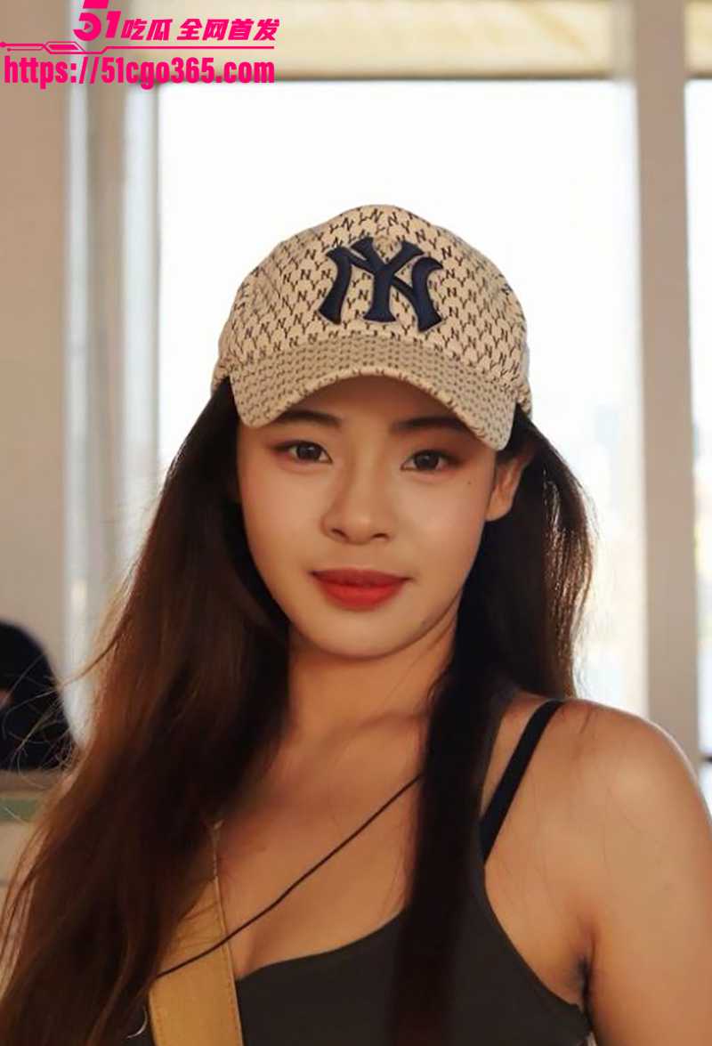 上海大学生校花 林鑫鑫 颜美型棒奶超大 傍富豪当母狗玩无套 肉棒插跳蛋震 高潮泚水淋湿镜头 堪称人体喷泉！