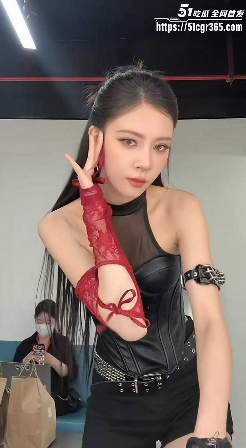 窦靖童宋妍霏女同性爱视频016