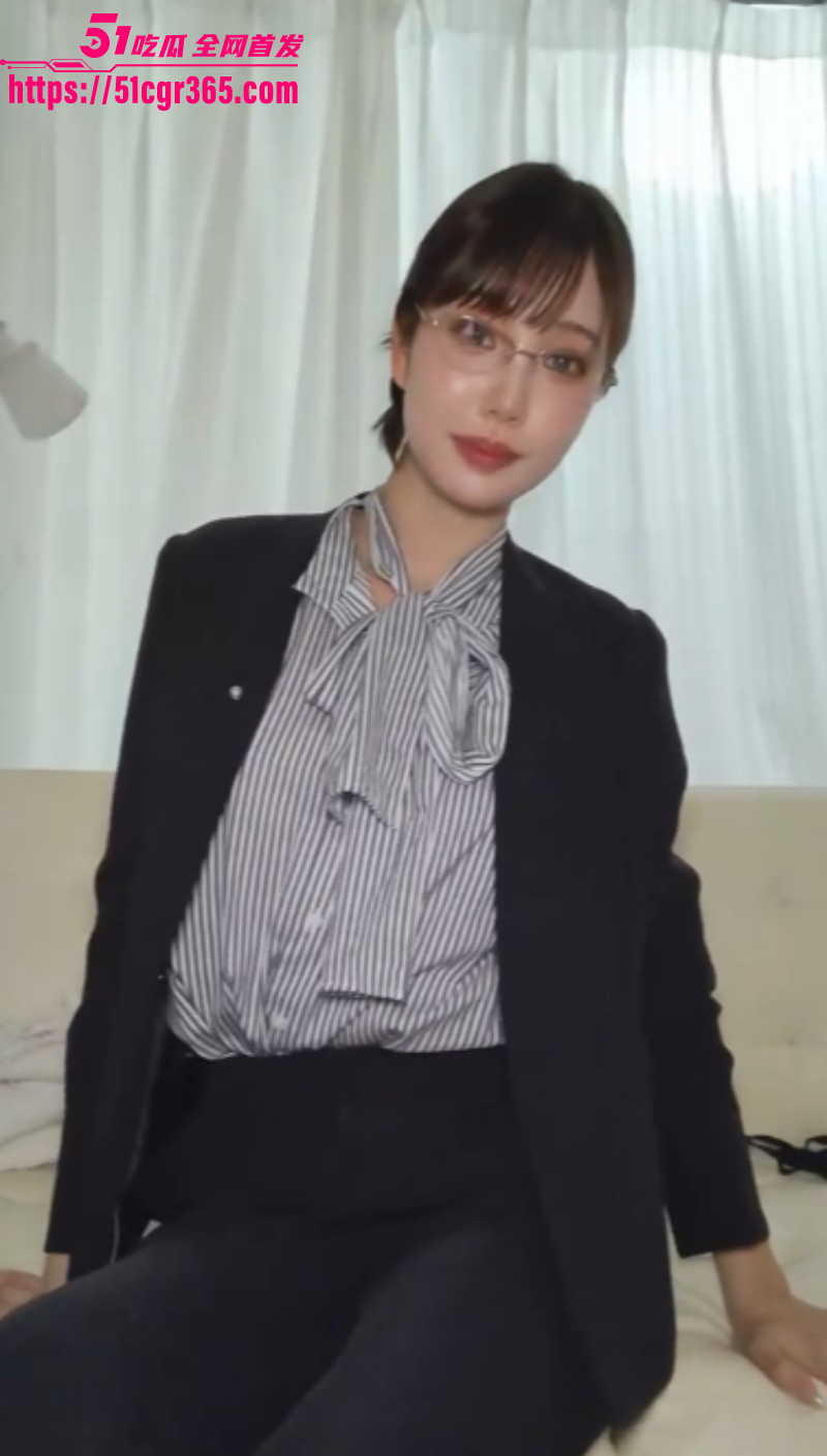 日本绝美眼镜娘 香月怜 最新定制福利 OL制服女神全裸自慰 脸穴同框猛捣宫腔娇喘销魂！