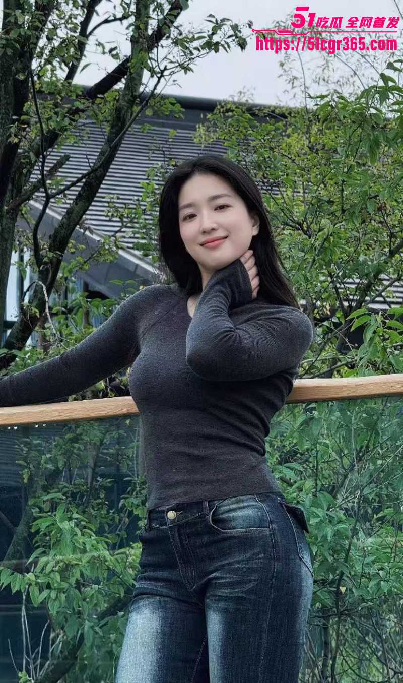 大胸嫂子会喷水暴操巨乳嫂子02