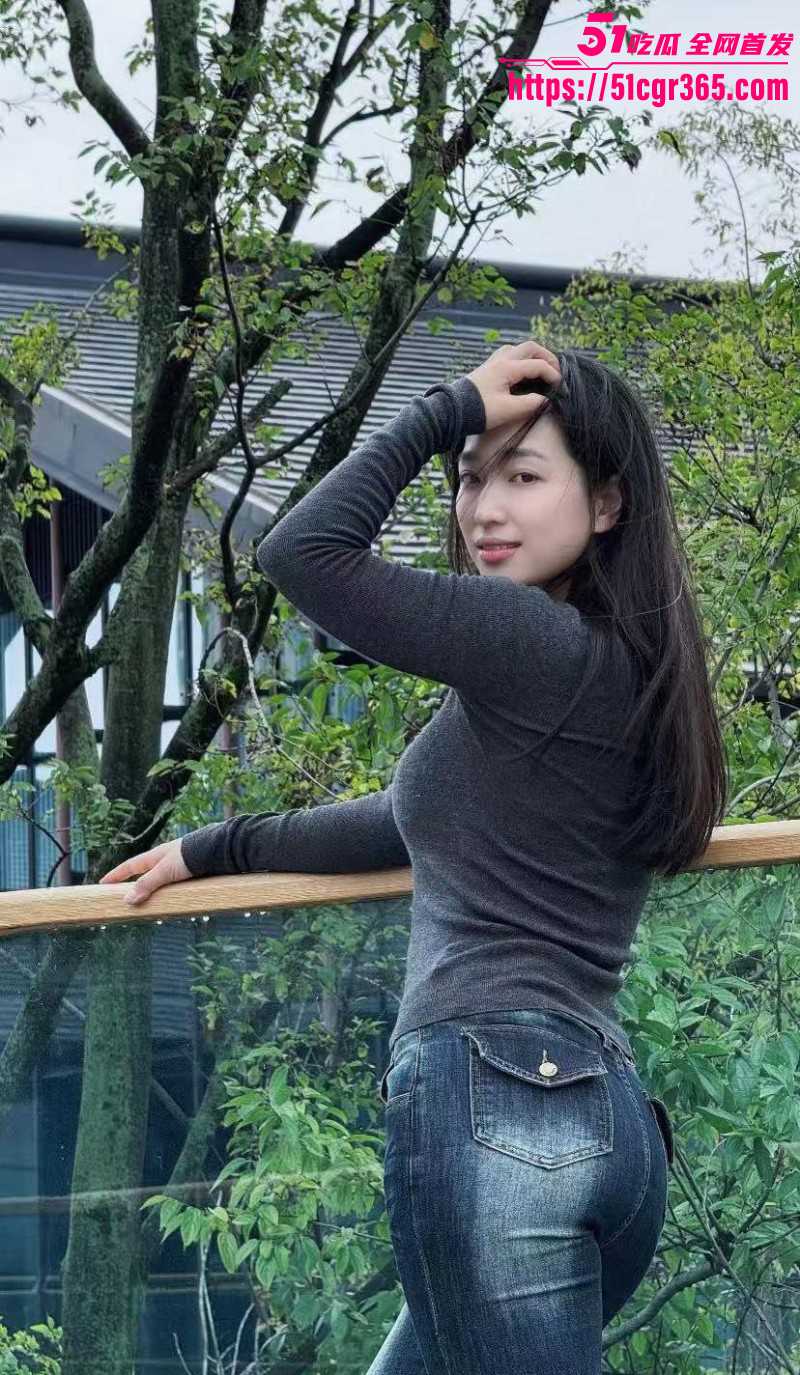 大胸嫂子会喷水暴操巨乳嫂子03