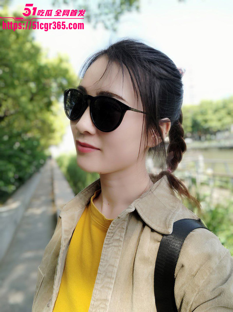 珠海小富婆 莉莉 激情3P视频曝光 性感尤物双男服务前后夹击 翘臀狂操画面淫乱不堪！