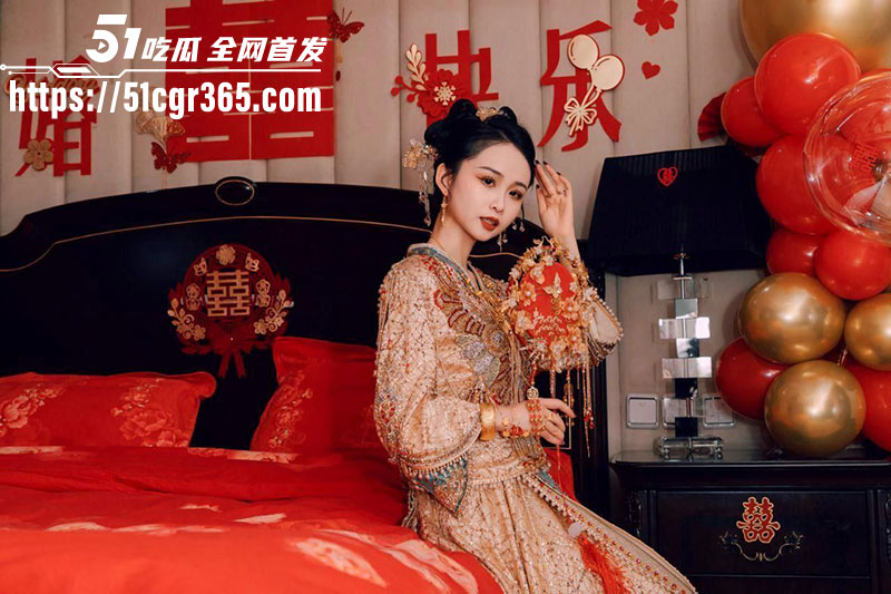极品淫妻婚房做爱视频外泄 巨屌扶腰后入猛冲 母狗浪叫骚话不断 全程高潮迭起 黑丝套装露脸拍摄！